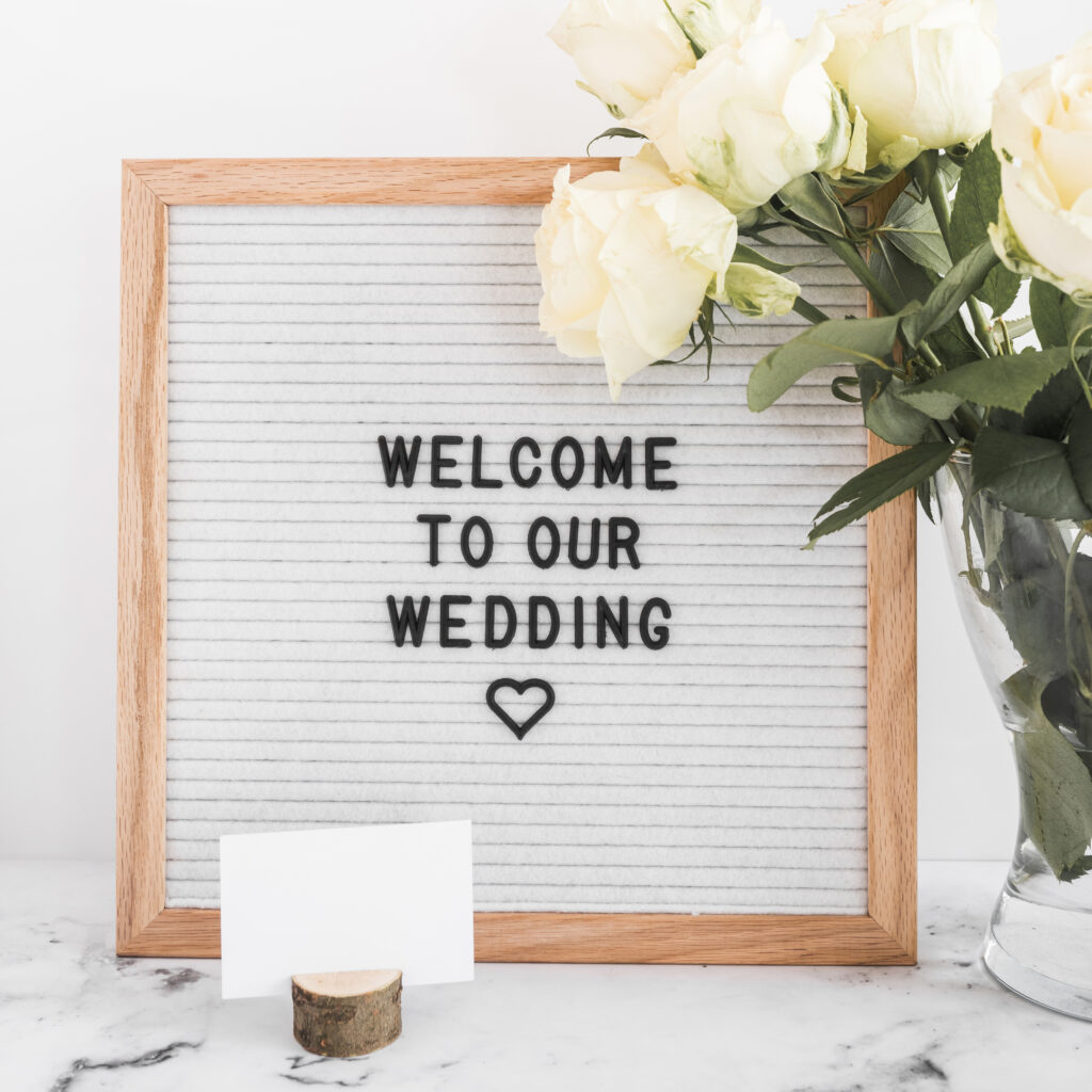 welcome-our-wedding-message-wooden-frame-with-blank-visiting-card-roses